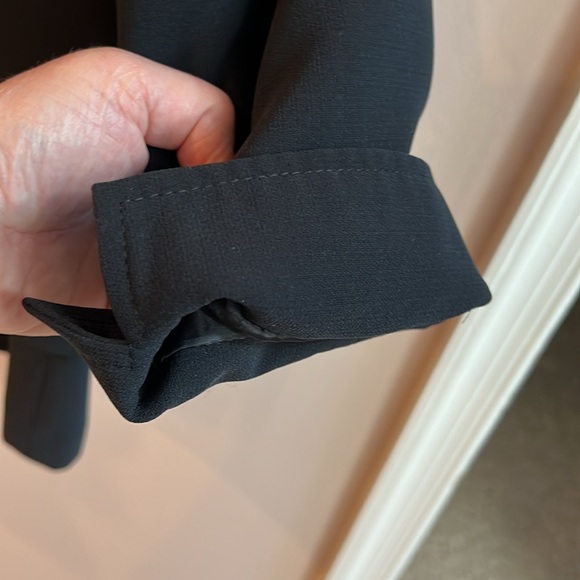 Gorgeous Tahari Navy Skirt Suit Gold Buttons Back Slit Size 8 - Picture 5 of 6